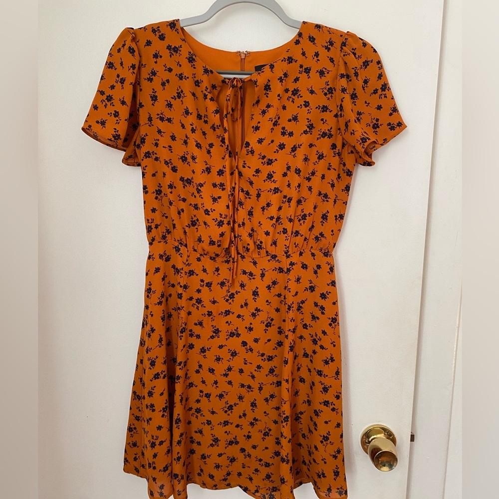 Forever21 flowy floral patterned dress in size medium